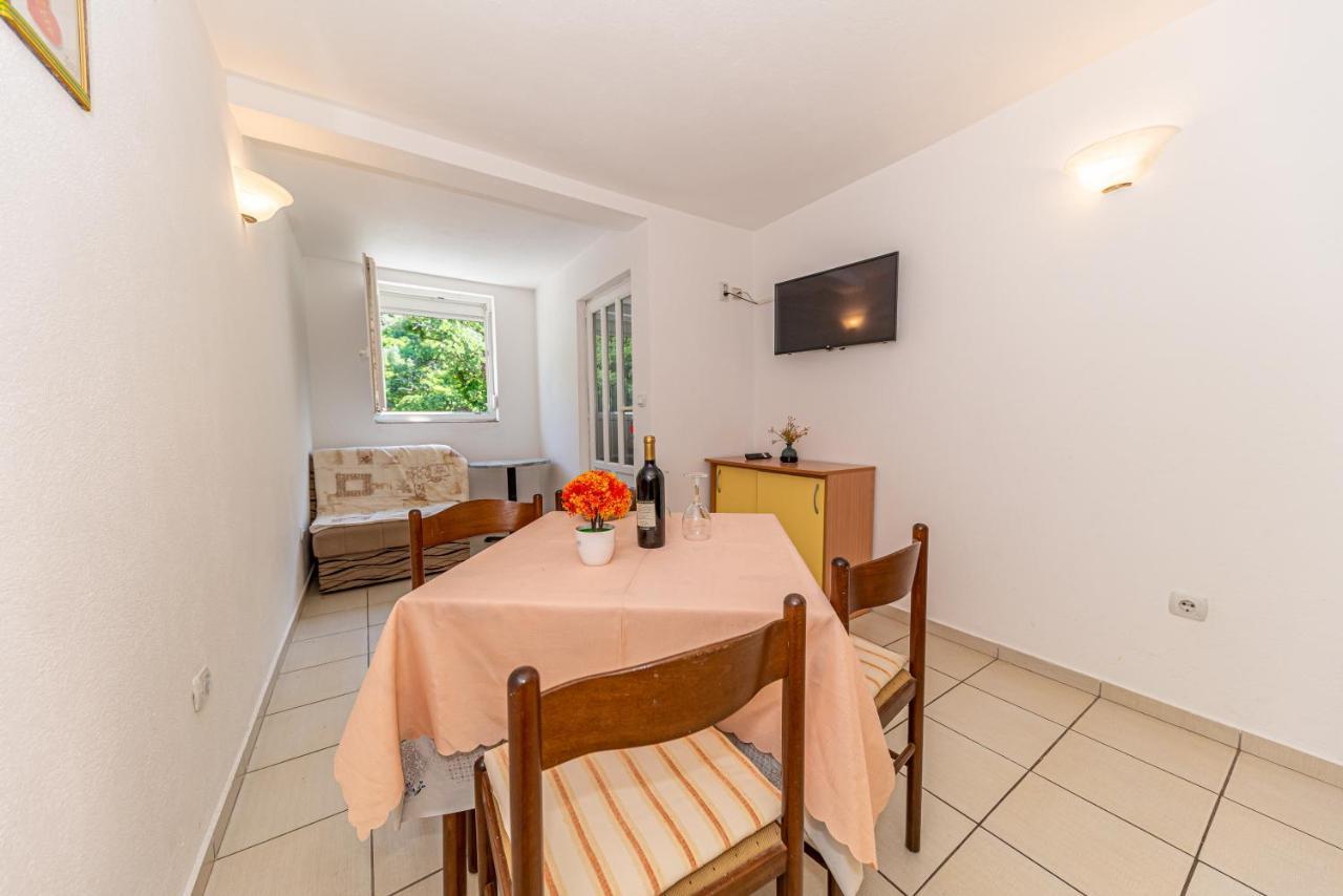 Apartment Knezevic Petrovac ภายนอก รูปภาพ