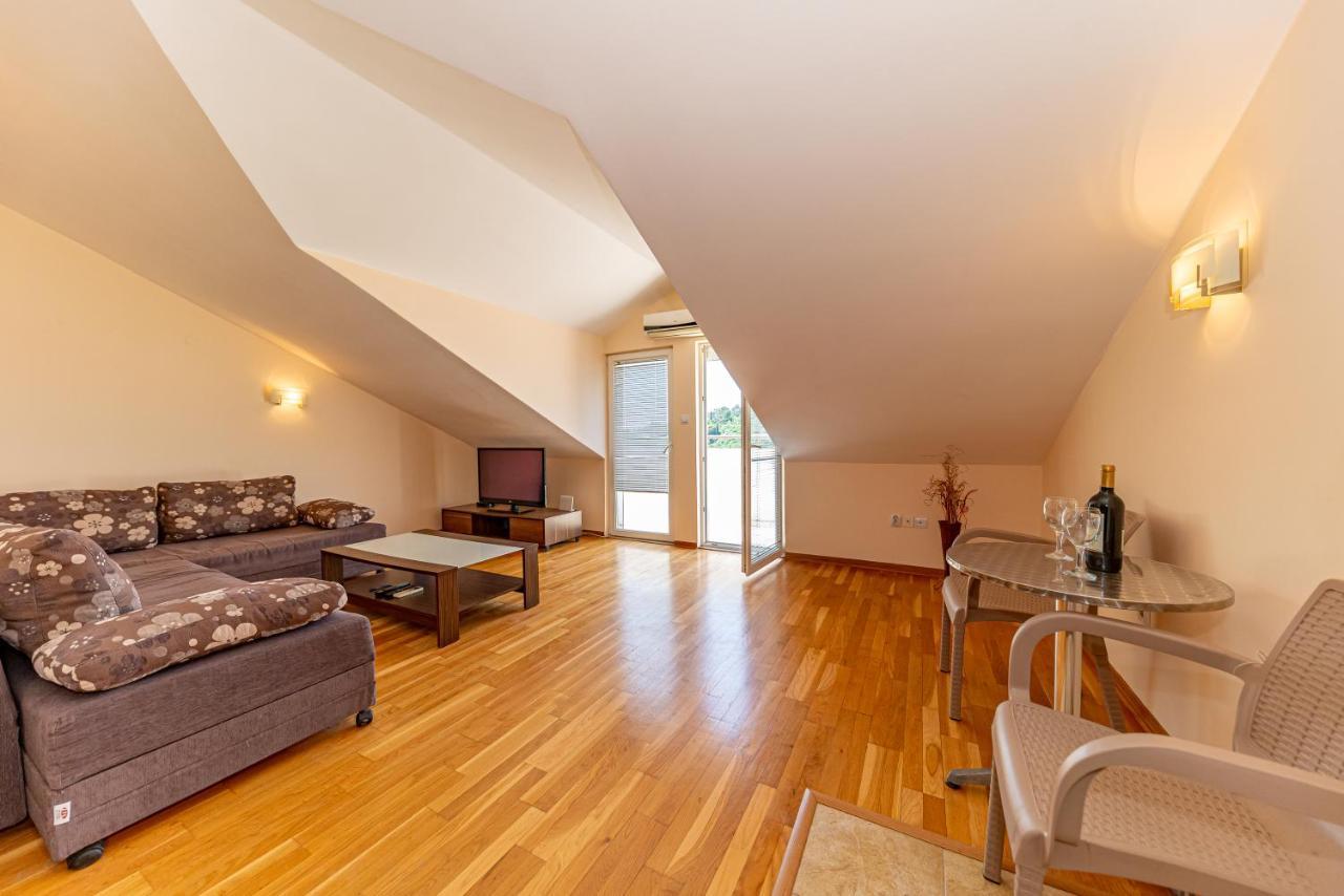 Apartment Knezevic Petrovac ภายนอก รูปภาพ