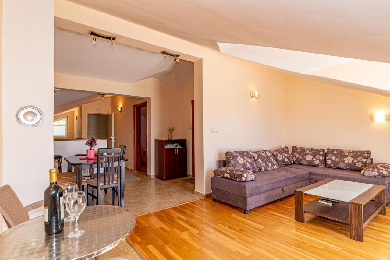 Apartment Knezevic Petrovac ภายนอก รูปภาพ