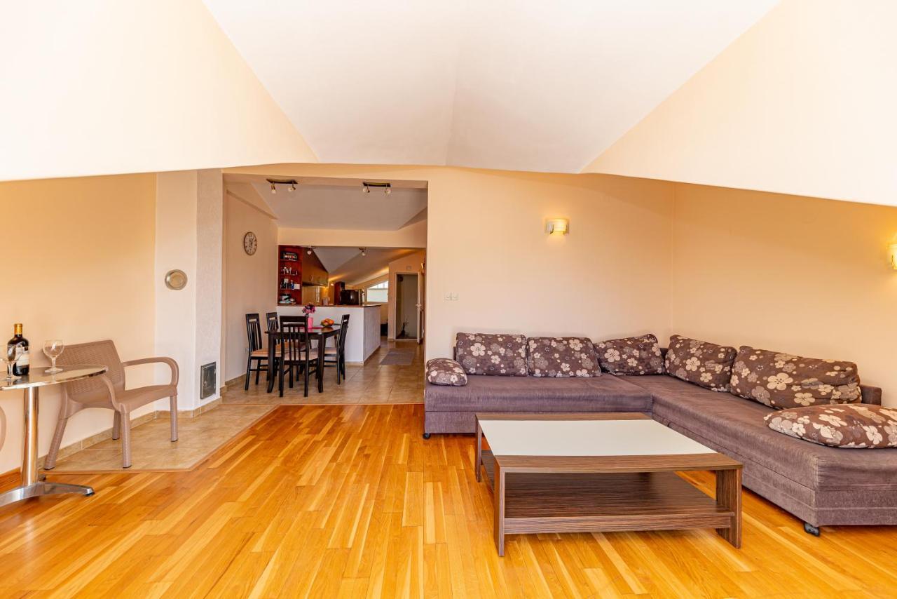 Apartment Knezevic Petrovac ภายนอก รูปภาพ