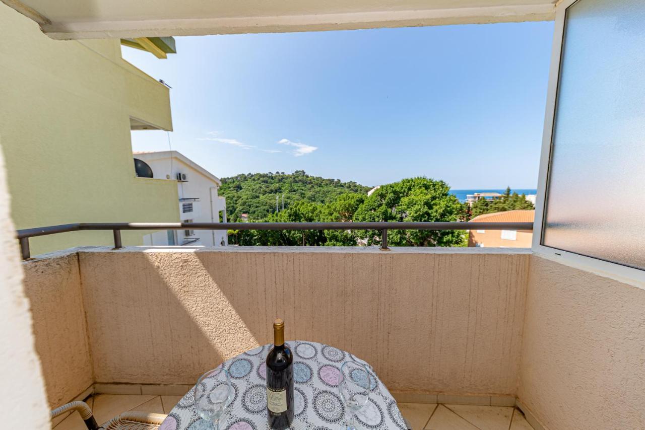 Apartment Knezevic Petrovac ภายนอก รูปภาพ